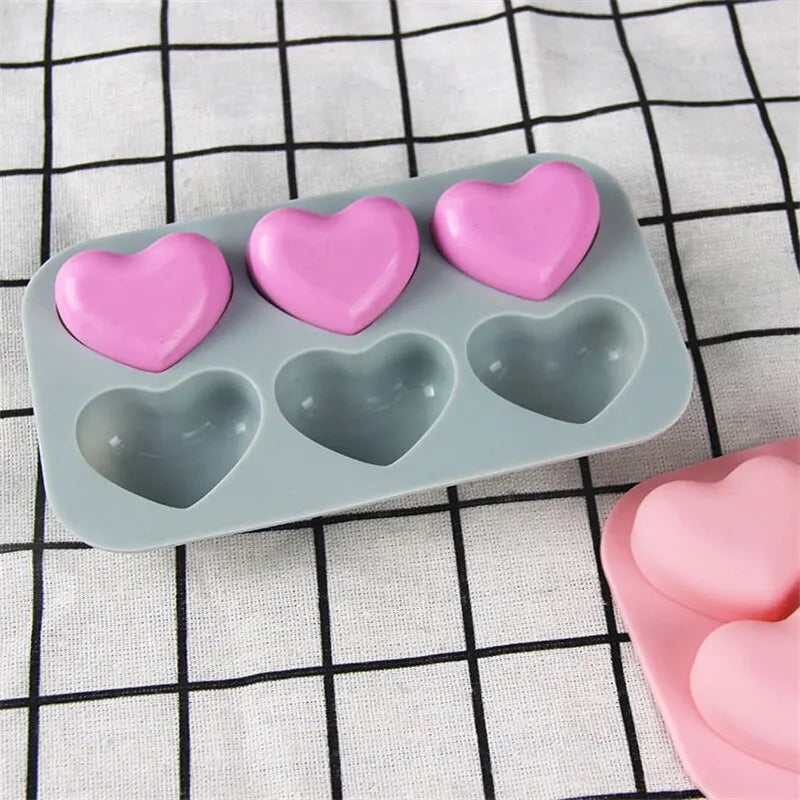 6-Panel Heart-Shaped Silicone Pastry Mold